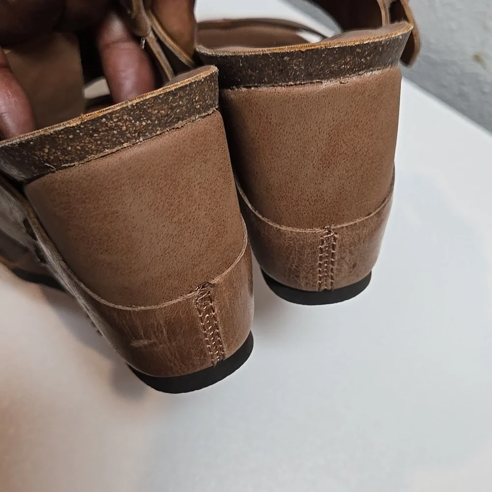 OTBT Overnight Women's Tan Leather Upper Wedge Sandals Size 7.5